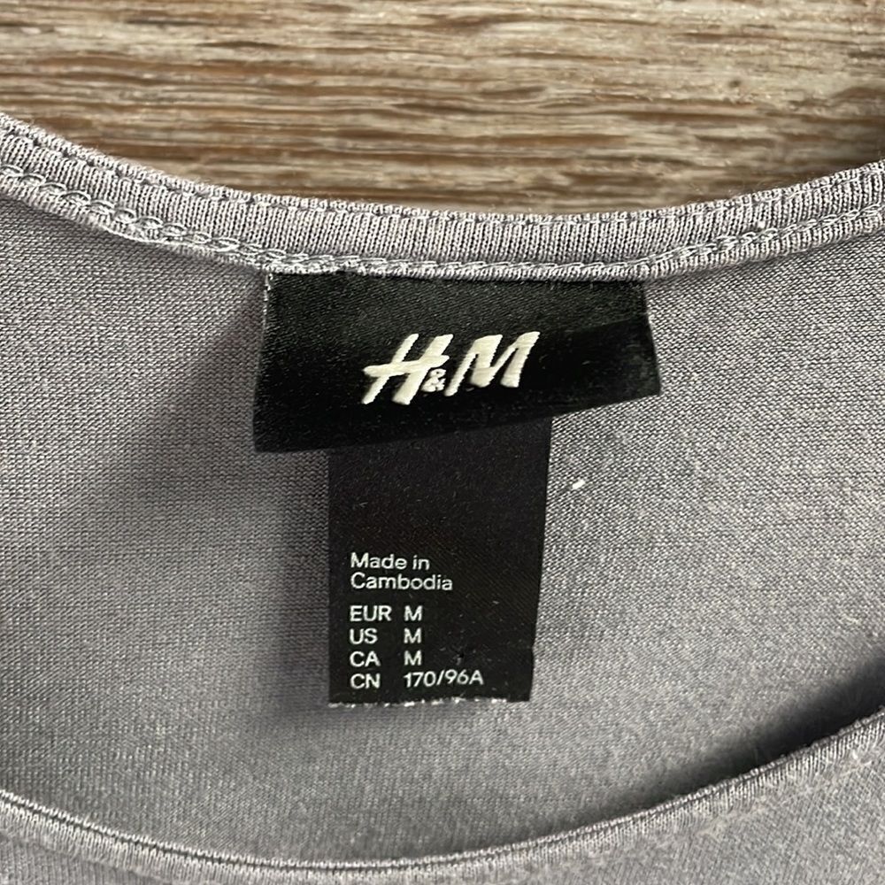 H&M Ladies Ruffle Layered Top, Size Medium, Gray - Picture 4 of 5
